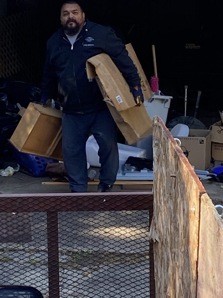 We Haul Stuff crew on the job